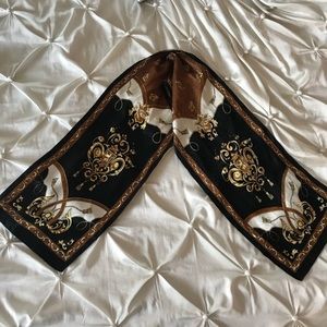 Baroque scarf